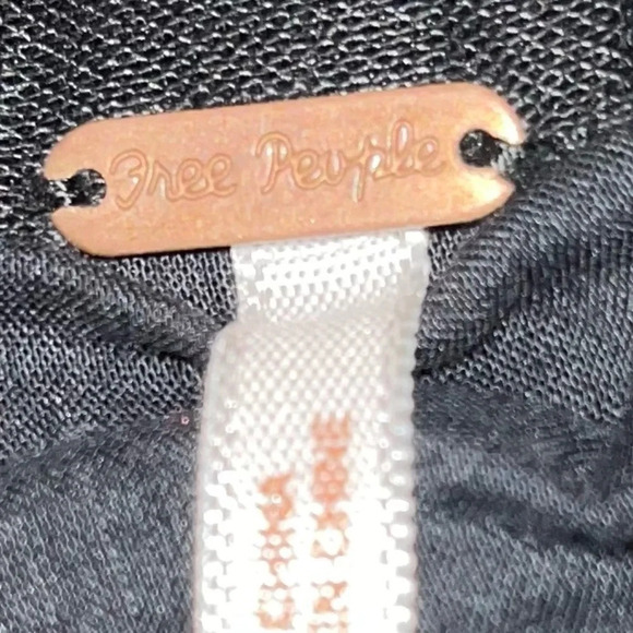 Free People black and white woven mini skirt, size 0. - Picture 4 of 6